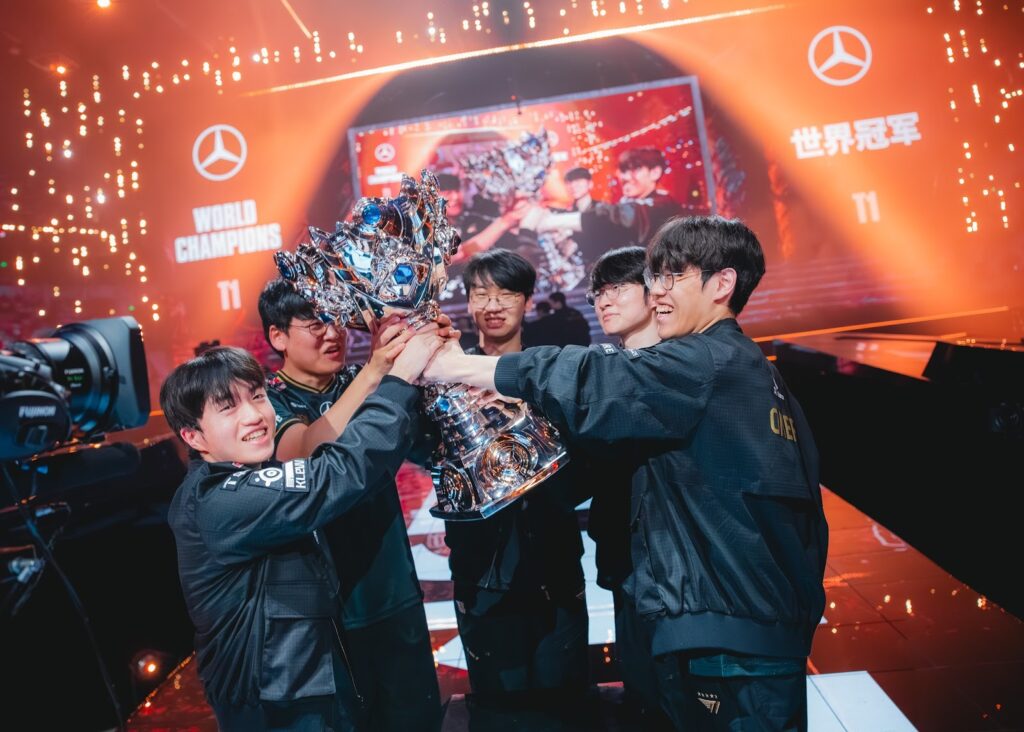 แฟนลีกไทยเชียร์สุดใจ! T1 คว้าแชมป์โลกสมัยที่ 6 ติดต่อกันใน Worlds 2025